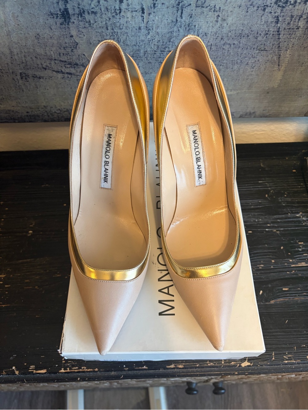 Manolo Blahnik Nude & Gold Pumps β Size 10 - Picture 9 of 16
